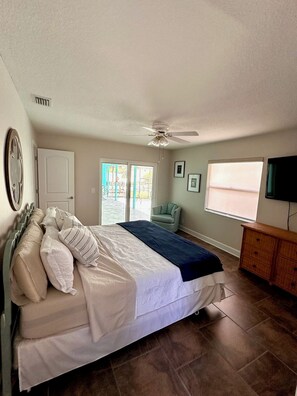 4 bedrooms, iron/ironing board, WiFi, bed sheets