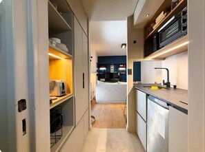 Fridge, microwave, oven, coffee/tea maker