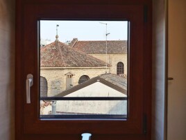 Deluxe Suite, City View | Interior
