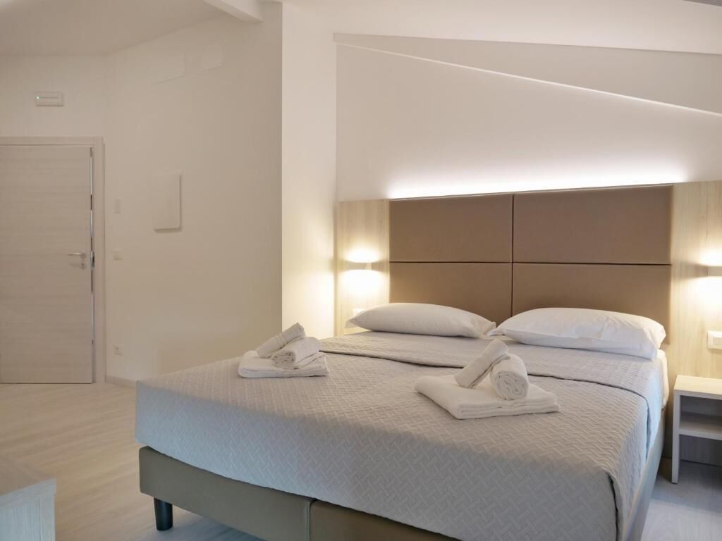 Deluxe-sviitti, kaupunkinäköala | Työpöytä, kannettavalle tietokoneelle sopiva työtila, ilmainen Wi-Fi