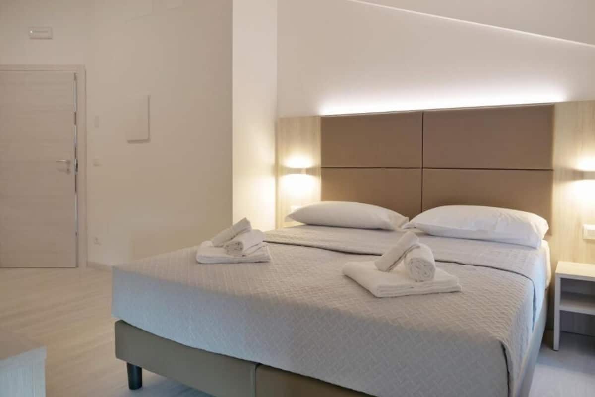 デラックス スイート シティビュー | デスク、ノートパソコン用作業スペース、WiFi (無料)