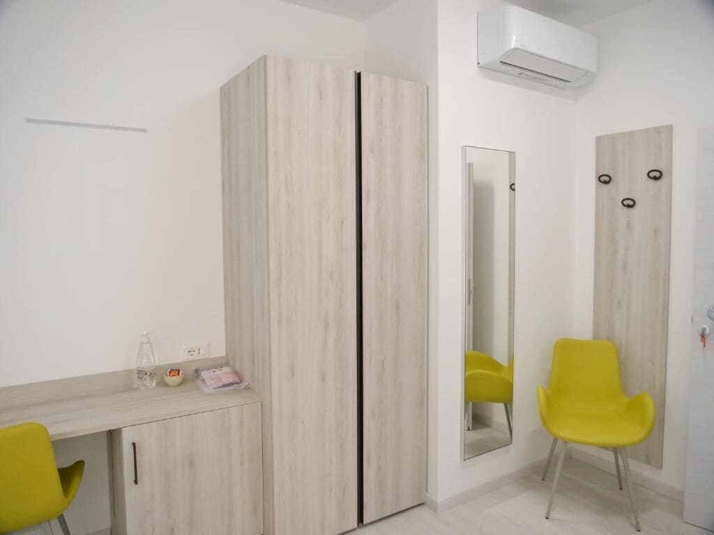 Deluxe Suite, City View | Interior