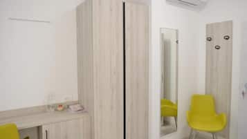 Deluxe Suite, City View | Interior