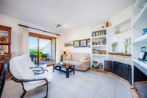 TV - Holiday Home 'Can Figó' with Sea View, Wi-Fi and Air Conditioning (Alcúdia)