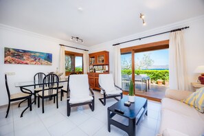 TV - Holiday Home 'Can Figó' with Sea View, Wi-Fi and Air Conditioning (Alcúdia)