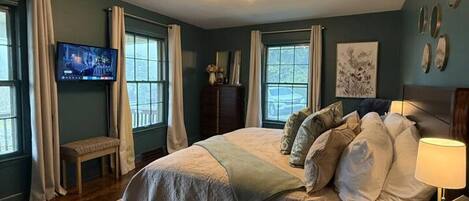 2 habitaciones, escritorio, tabla de planchar con plancha y wifi