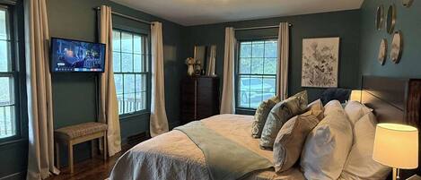 2 soverom, skrivebord, strykejern/-brett og wi-fi