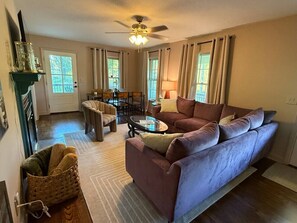 Televisión y chimenea 