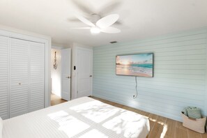 3 bedrooms, iron/ironing board, WiFi, bed sheets - Beach getaway in Holmes Beach - sleeps 6 (Holmes Beach)