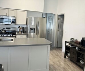 Mikrowelle, Ofen, Herdplatte, Geschirrspüler