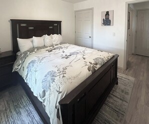 2 bedrooms, iron/ironing board, free WiFi, bed sheets