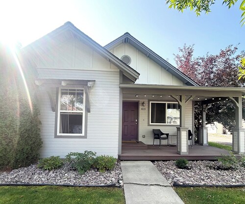 Fresh, Peaceful Home in Quaint Neighborhood