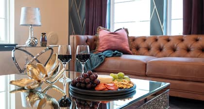 Stylish Winter Getaway Steps from Downtown Bryan