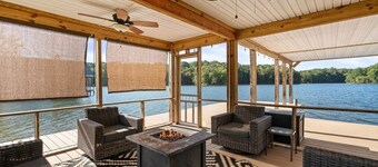 Lakeview Escape – Spacious Retreat with Private Beach & Dock