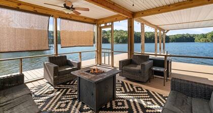 Lakeview Escape – Spacious Retreat with Private Beach & Dock