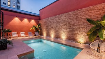 Outdoor pool, pool umbrellas, sun loungers