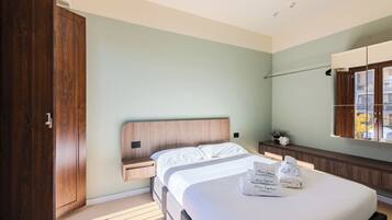 Blackout curtains, soundproofing, iron/ironing board, free WiFi