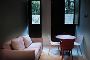 Classic-Apartment, Blick auf den Innenhof | Wohnbereich