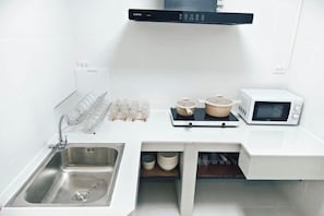 Cribs/infant beds