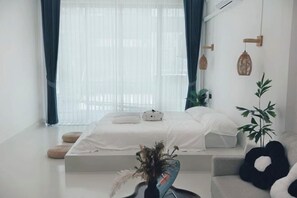 Cribs/infant beds