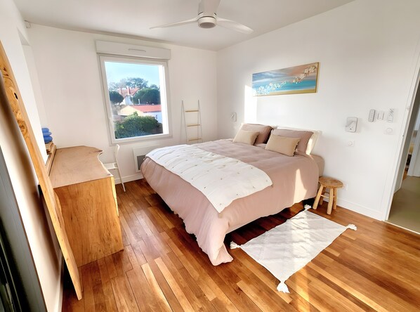 7 habitaciones, tabla de planchar con plancha, wifi y ropa de cama 