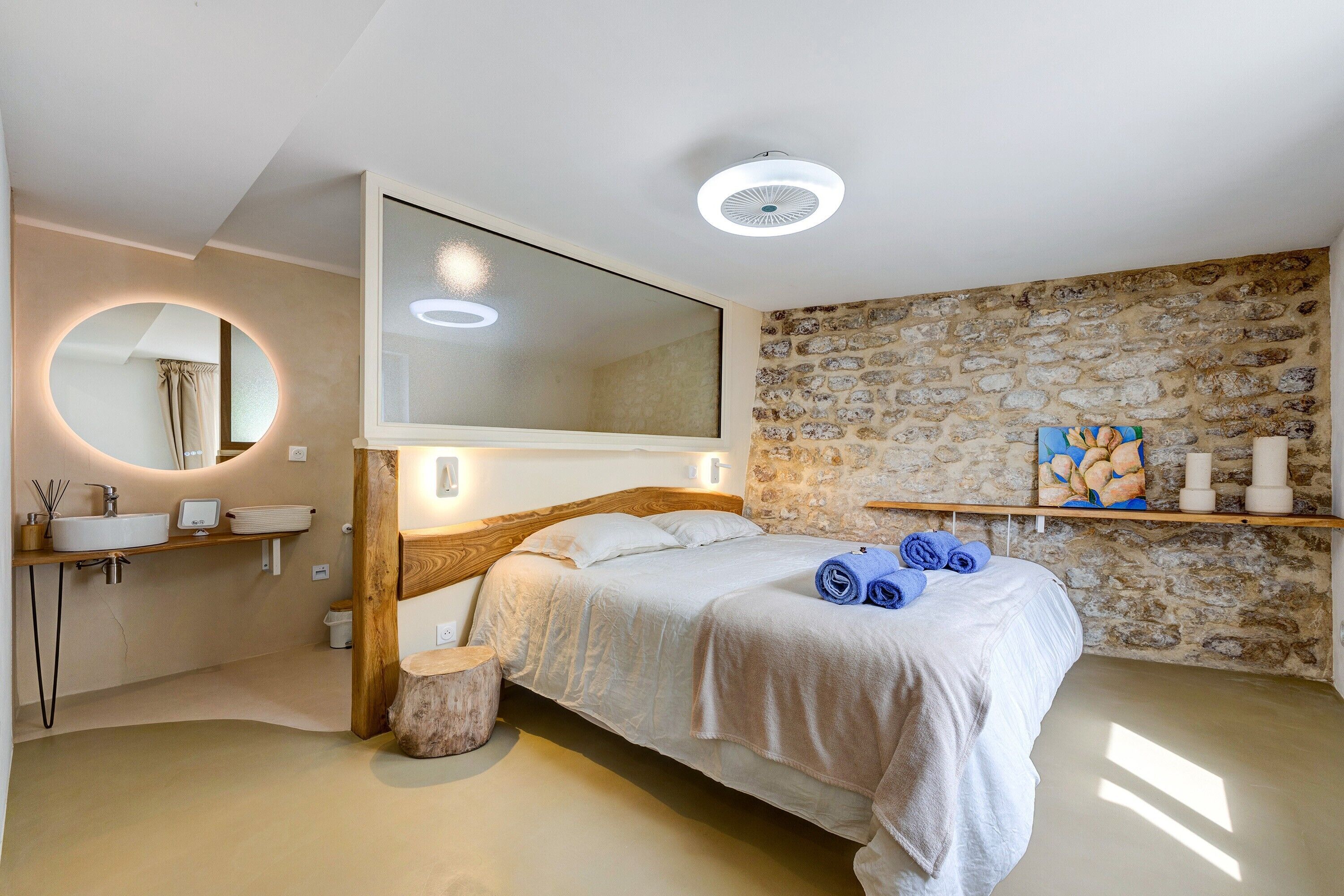 7 bedrooms, iron/ironing board, WiFi, bed sheets