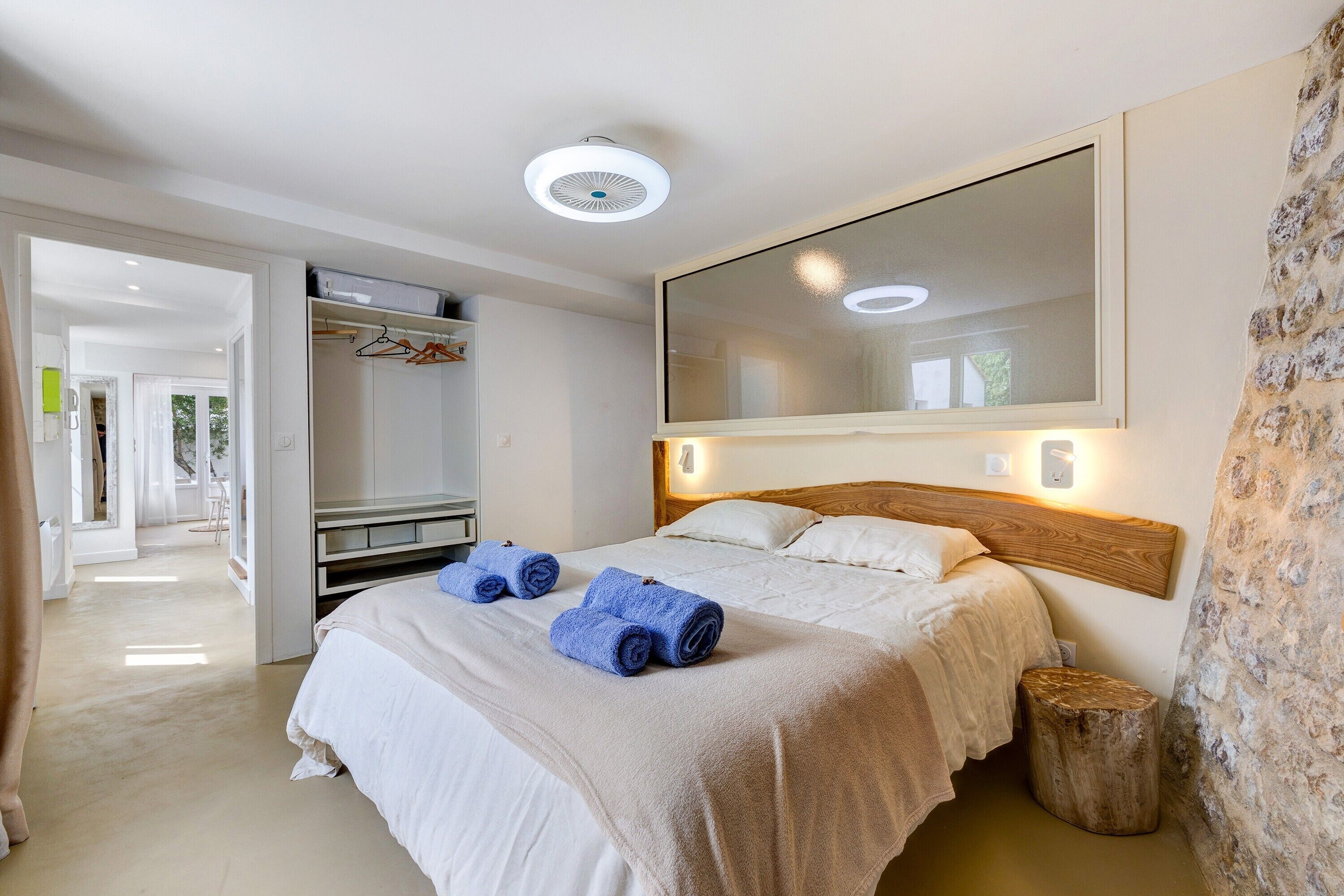 7 bedrooms, iron/ironing board, WiFi, bed sheets