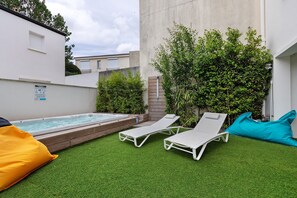 Bain à remous extérieur