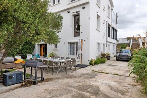 Outdoor dining - Villa Alekatele, Elegant Rental, 100 m from the Beach - 1700 (La Tranche sur Mer)