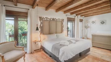 6 slaapkamers, een strijkplank/strijkijzer, wifi, beddengoed
