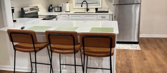 Nalida's Retreat - Cozy 3 Bedroom 2 Bath w/ Modern Comforts