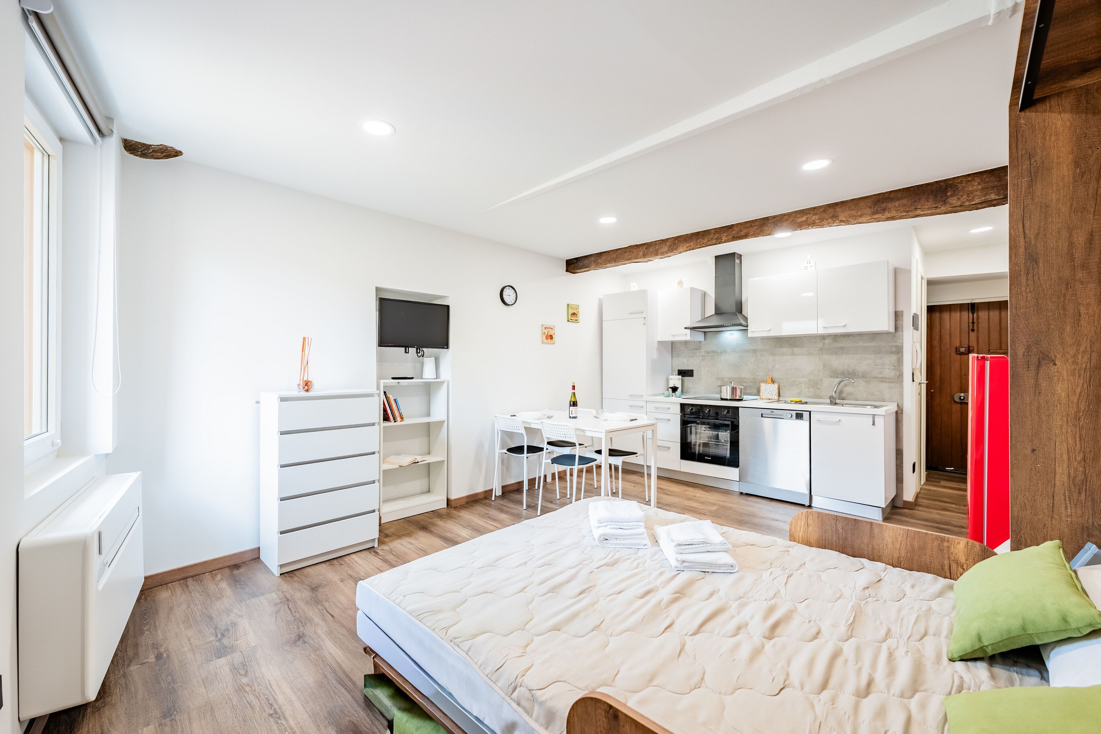 Free WiFi, bed sheets