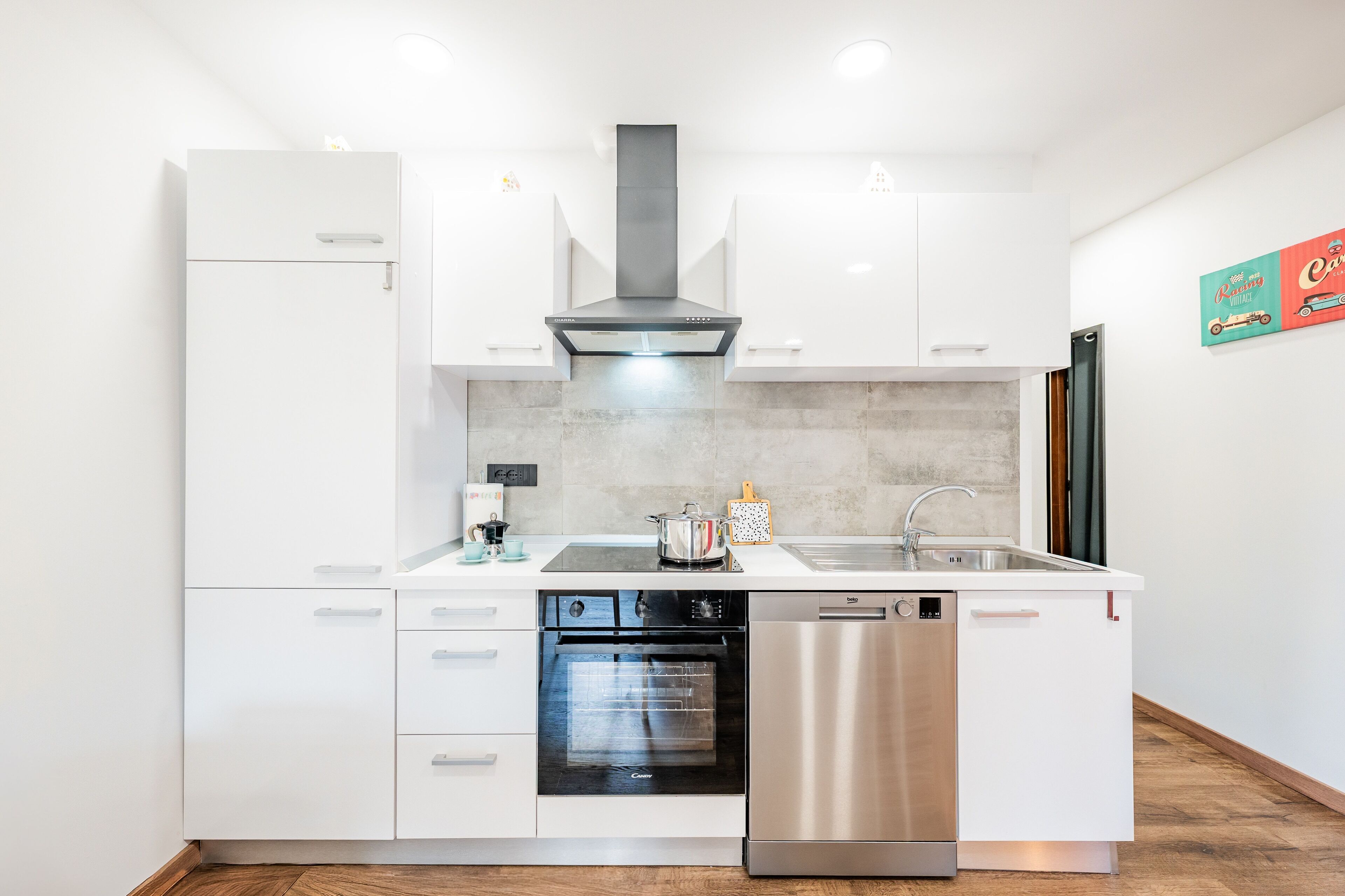 Kühlschrank, Ofen, Herdplatte, Geschirrspüler