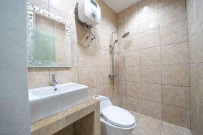 Bathroom - DS CoLive 34 Pecinan (Central Semarang)