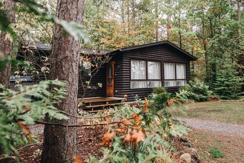 Waterfront Lakehouse with Hotub, Kayaking, Firepit