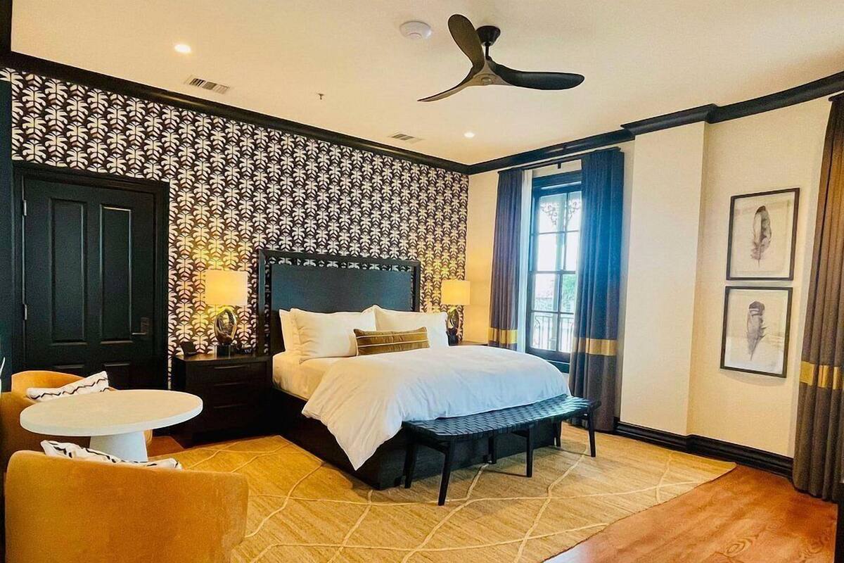 Luxury Suite, City View | Free WiFi