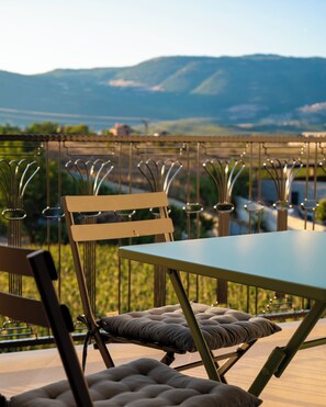 パノラミック スイート バルコニー コートヤードビュー | テラス / パティオ