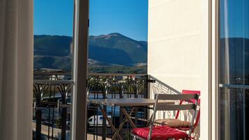 Suite Deluxe, balcon, vue cour intérieure | Terrasse/Patio