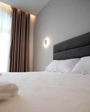 Deluxe Double Room, Mountain View | Egyptian cotton sheets, premium bedding, down comforters, in-room safe - Leo Hotel (Shtiqën)