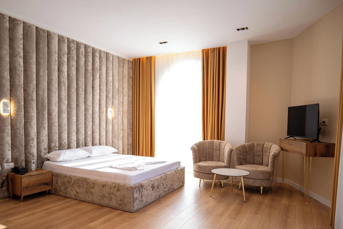 Suite Comfort, balcone, vista cortile | Biancheria in cotone egiziano, biancheria da letto di alta qualità