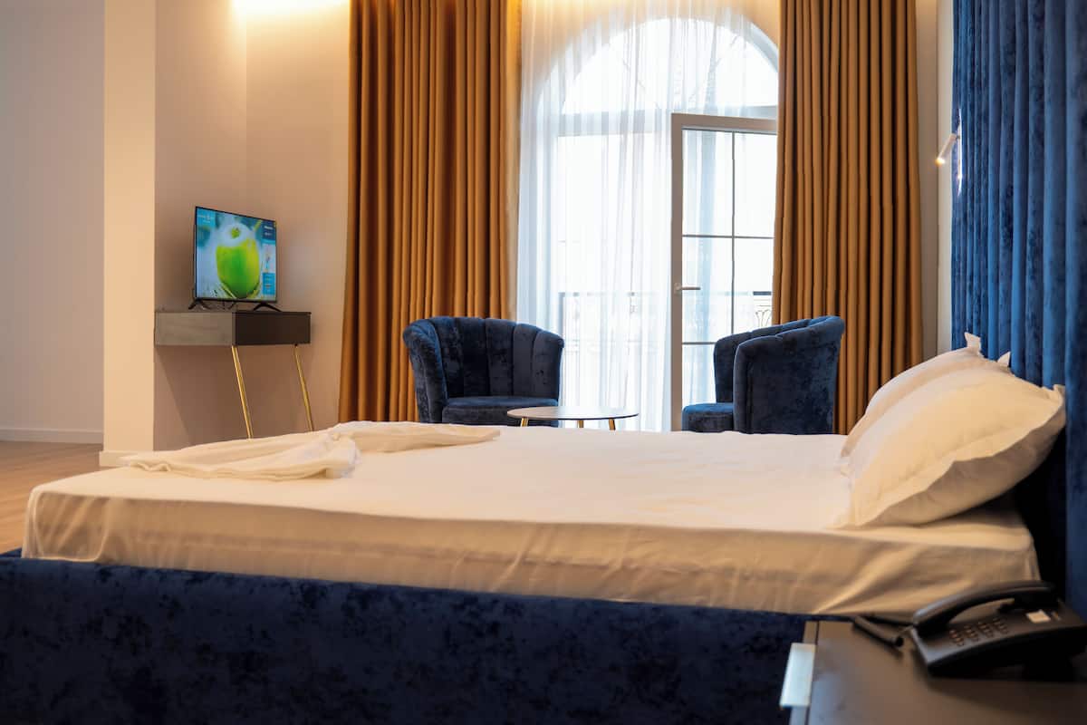 Suite Deluxe, balcone, vista montagna | Biancheria in cotone egiziano, biancheria da letto di alta qualità