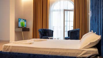 Deluxe Suite, Balcony, Mountain View | Egyptian cotton sheets, premium bedding, down comforters, in-room safe