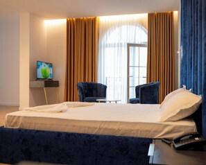 Egyptian cotton sheets, premium bedding, down duvets, in-room safe