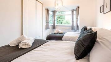 4 Schlafzimmer, Bügeleisen/Bügelbrett, Internetzugang, Bettwäsche