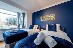 4 bedrooms, iron/ironing board, WiFi, bed sheets - Cosy Home in Stoke on Trent (Newcastle-under-Lyme)