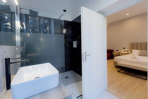 In-room safe, iron/ironing board, free WiFi - Villa Borghese Prestige Rooms (Rome)