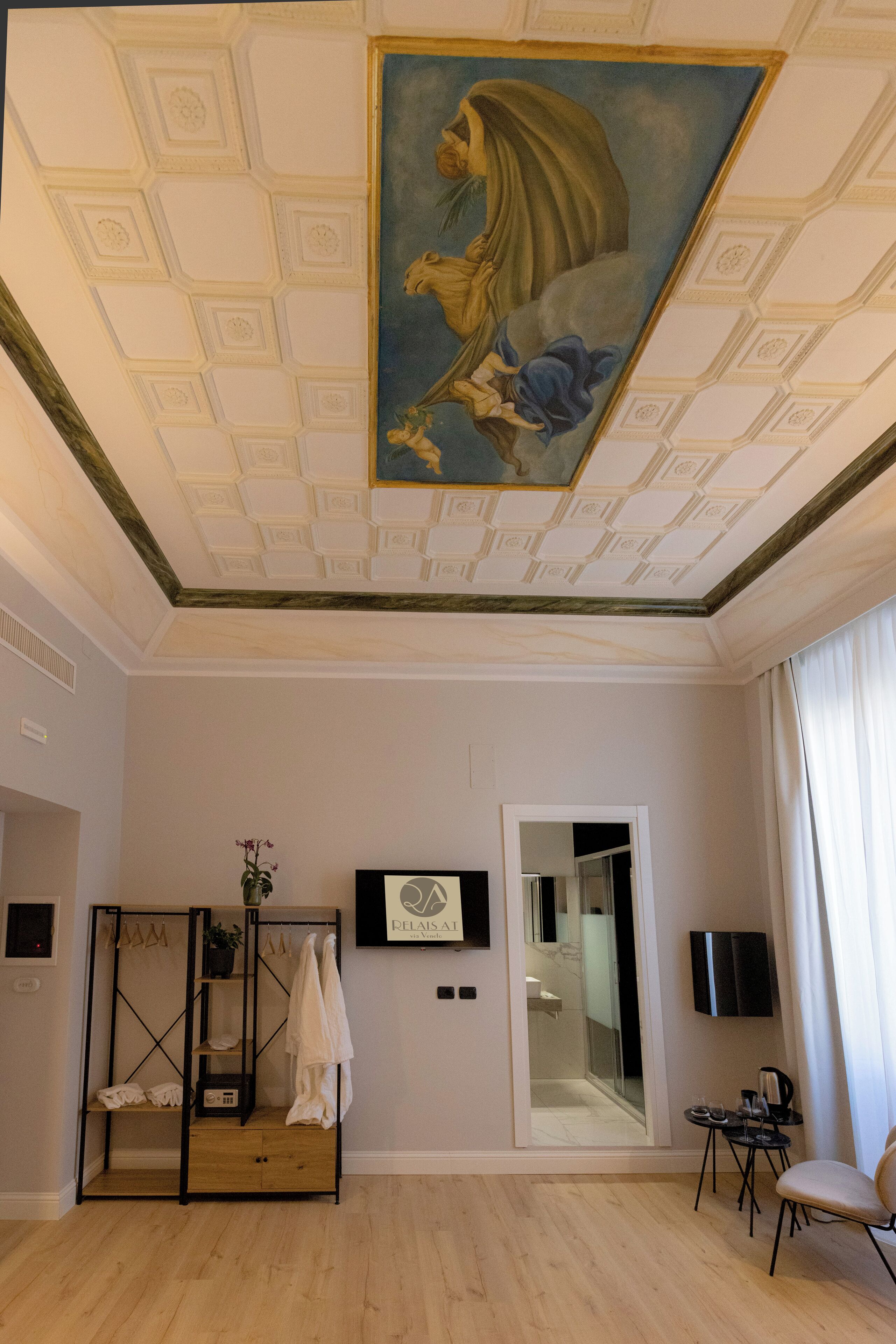 经典三人房, 无烟房, 城市景观 | 客房内保险箱、熨斗/熨板、免费 WiFi