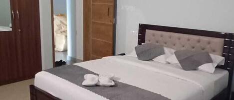 Laptop workspace, free WiFi