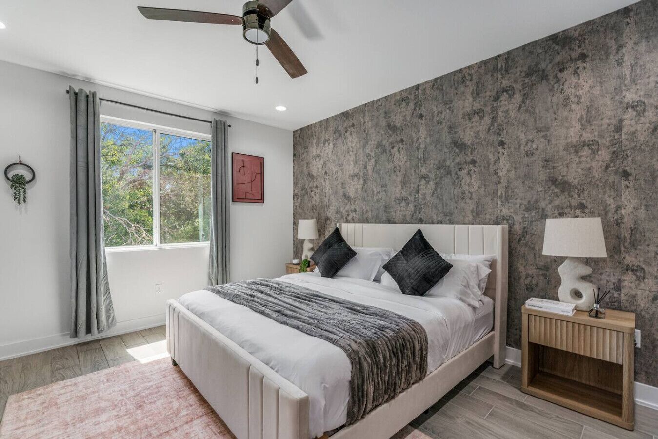 5 bedrooms, desk, iron/ironing board, WiFi