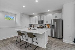 Fridge, microwave, oven, stovetop - Combined Home Near Downtown & East Austin Up to 18 (Austin)